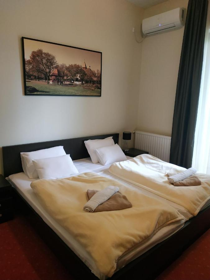 Guest House Vila Lujza Palic Exterior photo