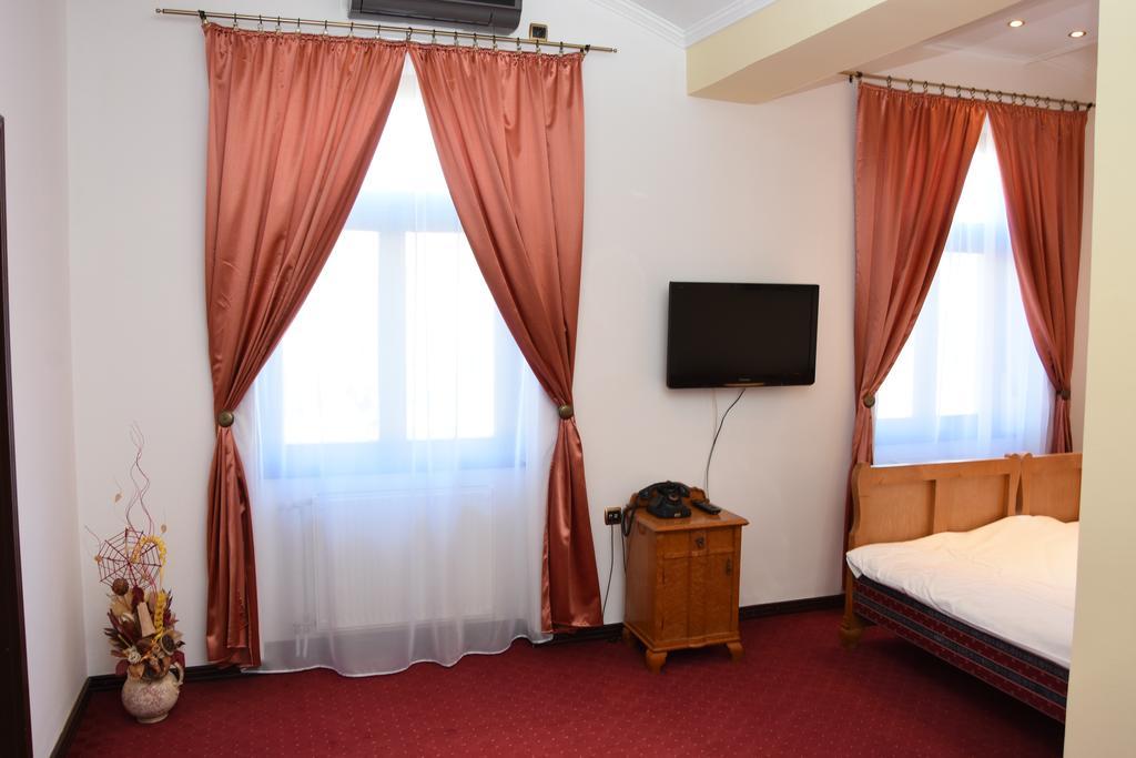 Guest House Vila Lujza Palic Exterior photo