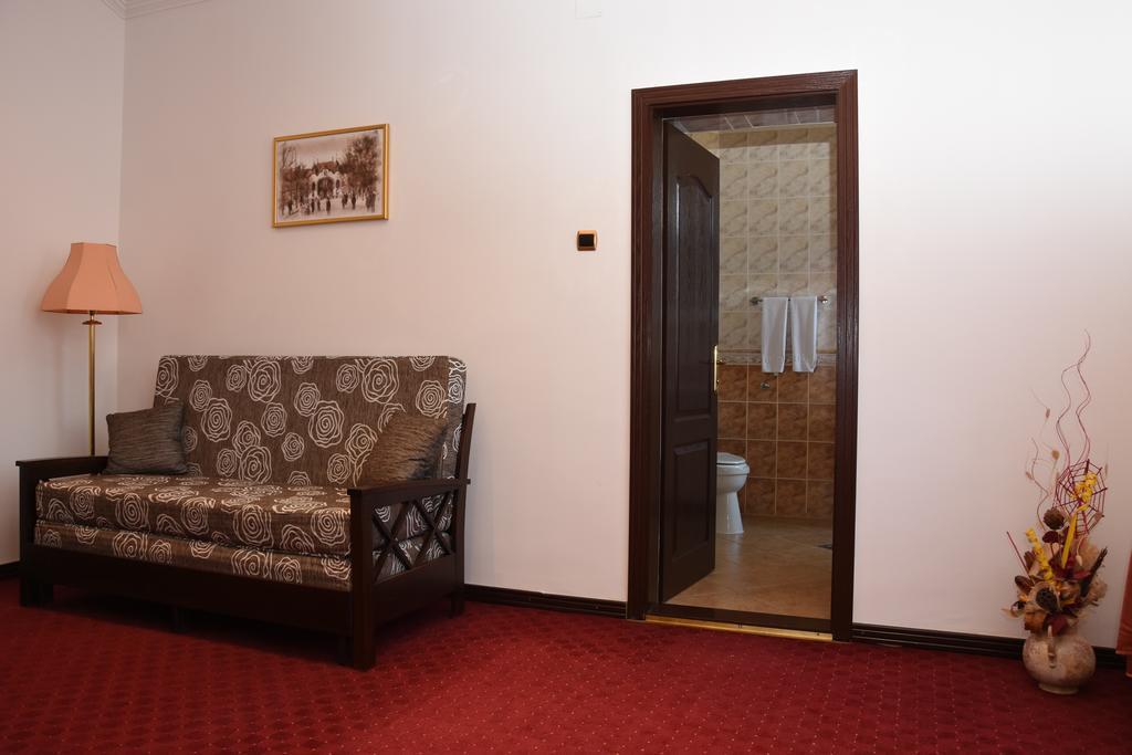 Guest House Vila Lujza Palic Exterior photo