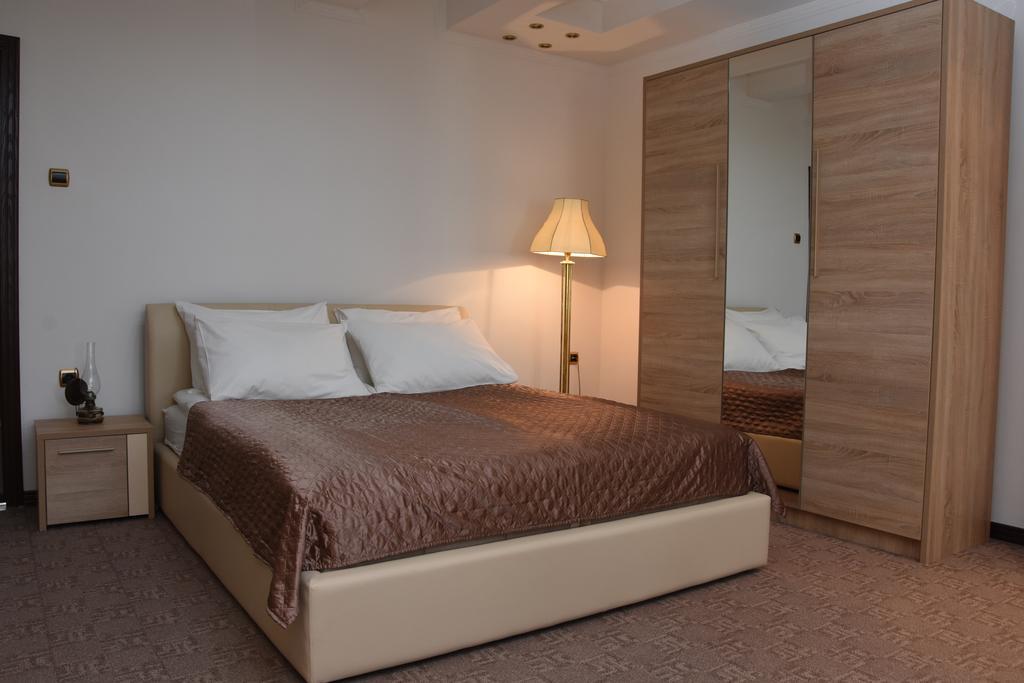 Guest House Vila Lujza Palic Exterior photo