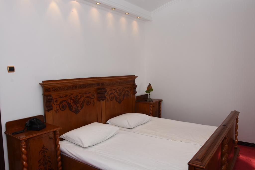 Guest House Vila Lujza Palic Exterior photo